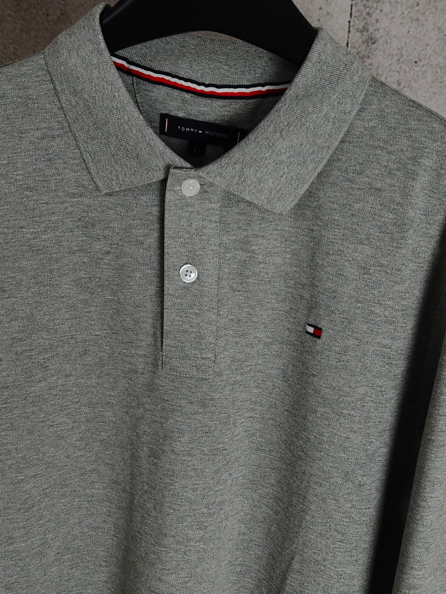 P200 Real shot quality High version Tommy embroidered polo shirt lapel long sleeves High-end quality Complete with three labels, comfortable and breathable, classic and simple, exquisite and fashionable, details show high-end quality Color: Black White Gray Navy Size: M-XXL